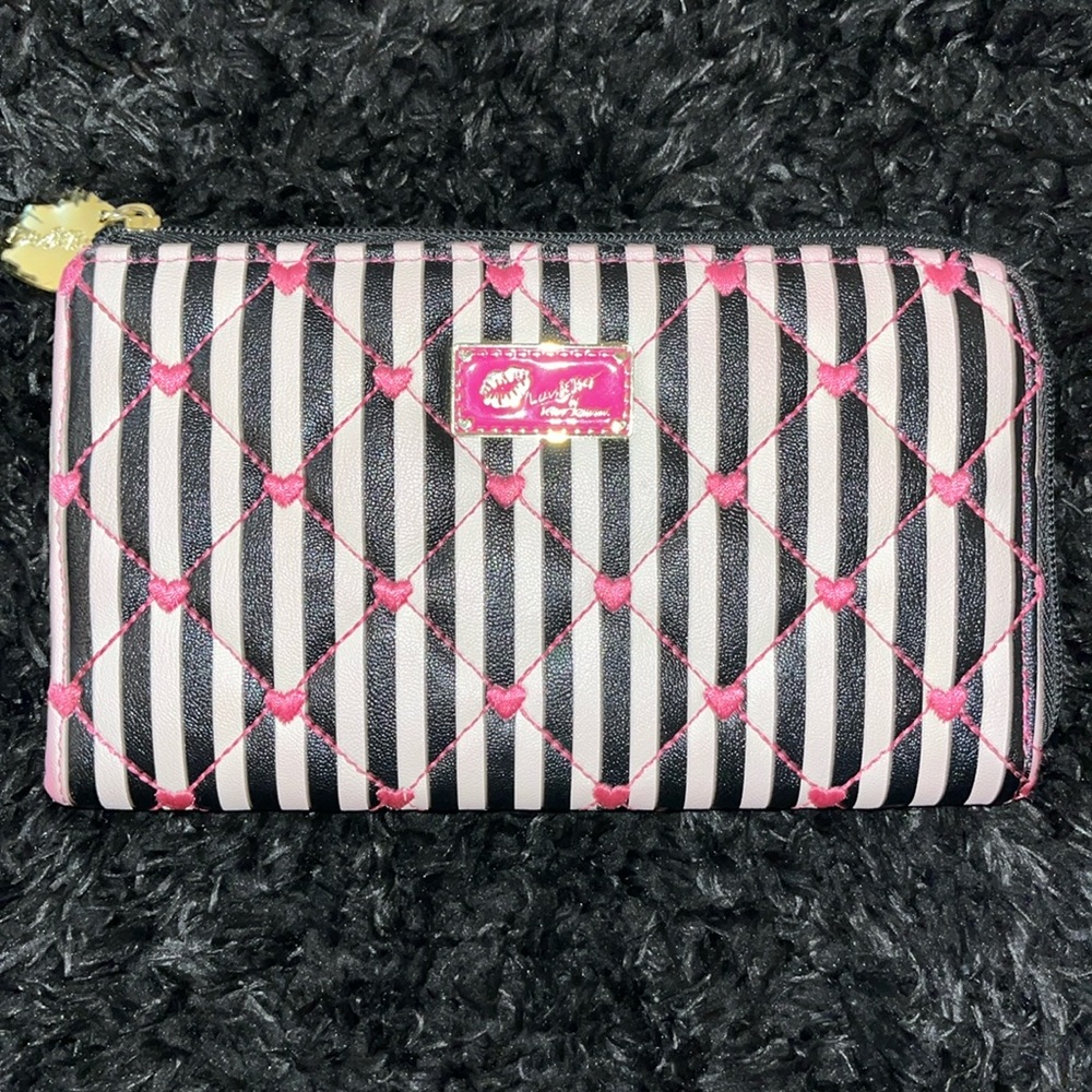 Beautiful Betsey Johnson Quilted Heart Wallet